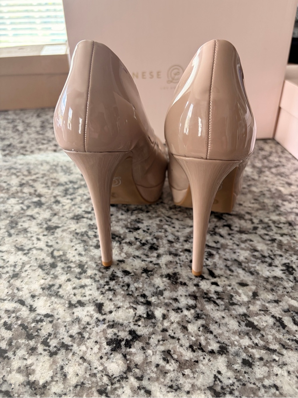 New Women’s 9 Chinese Laundry Nude Patent Platform Pumps - Picture 3 of 9